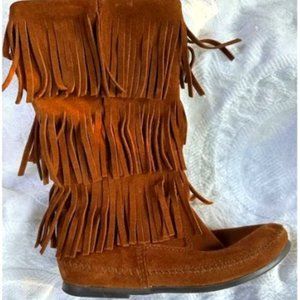 MINNETONKA Triple Fringe MOCCASIN BOOTS sz 8 1632 reddish Brown